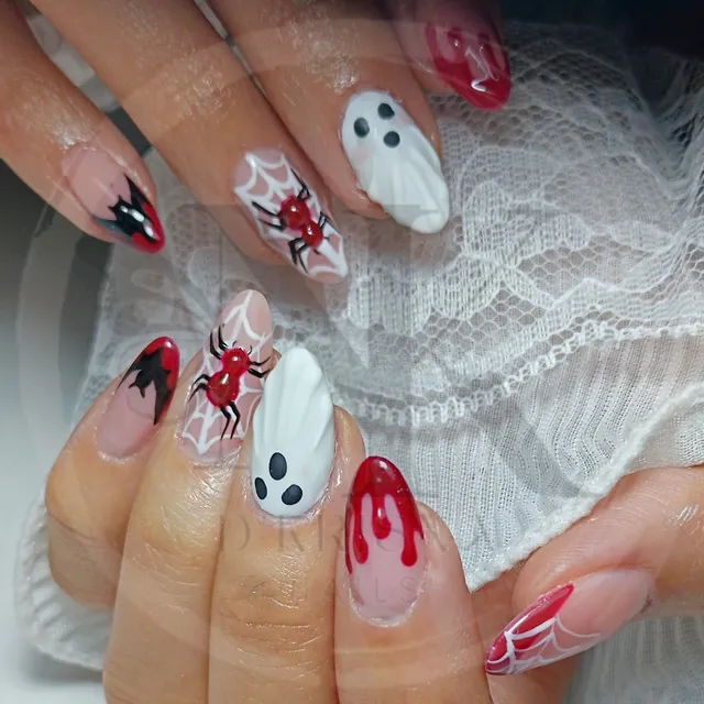 Trabajo de uñas de D’Krisna, imagen 1